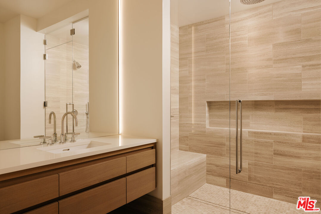 8899 Beverly Blvd Unit: 8B