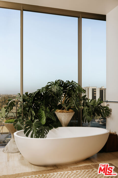8899 Beverly Blvd Unit: 8B