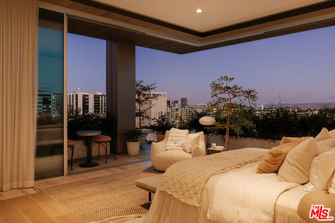 8899 Beverly Blvd Unit: 8B