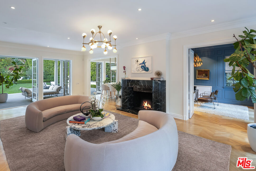 9135 Hazen Dr