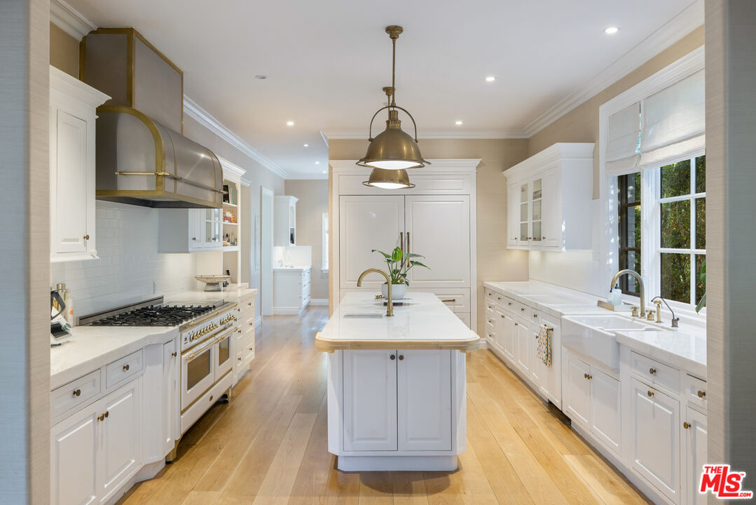 9135 Hazen Dr