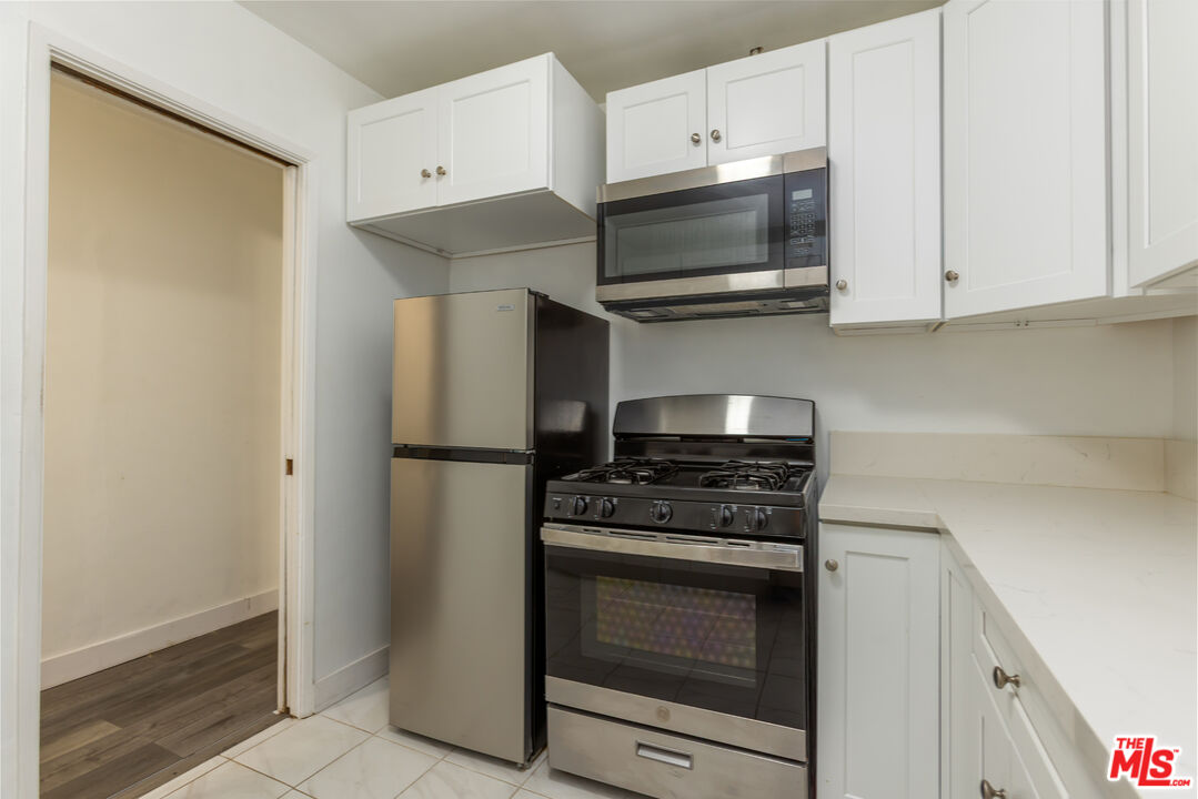 912 Hilldale Ave Unit: 2
