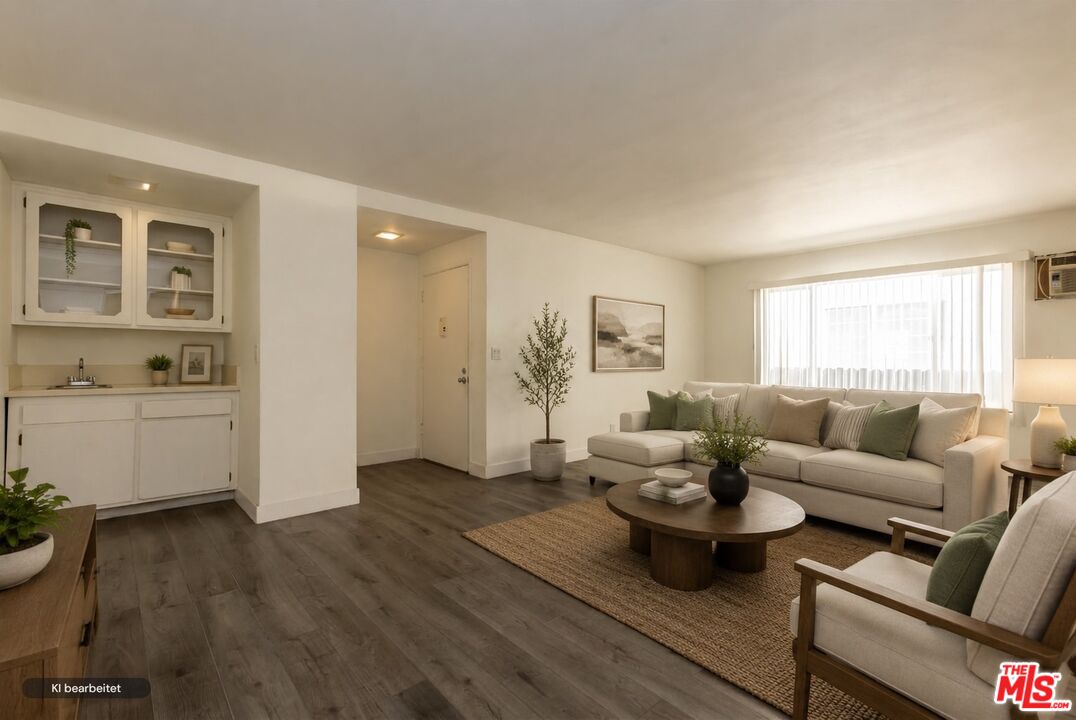 912 Hilldale Ave Unit: 2