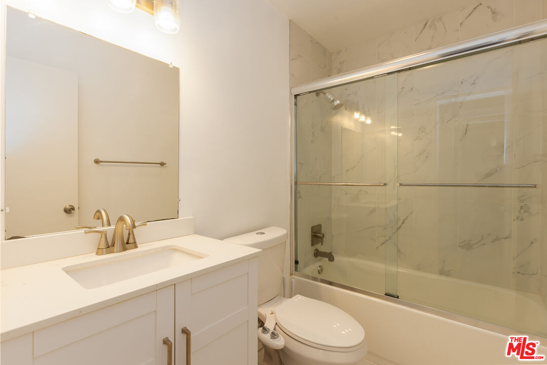 912 Hilldale Ave Unit: 2