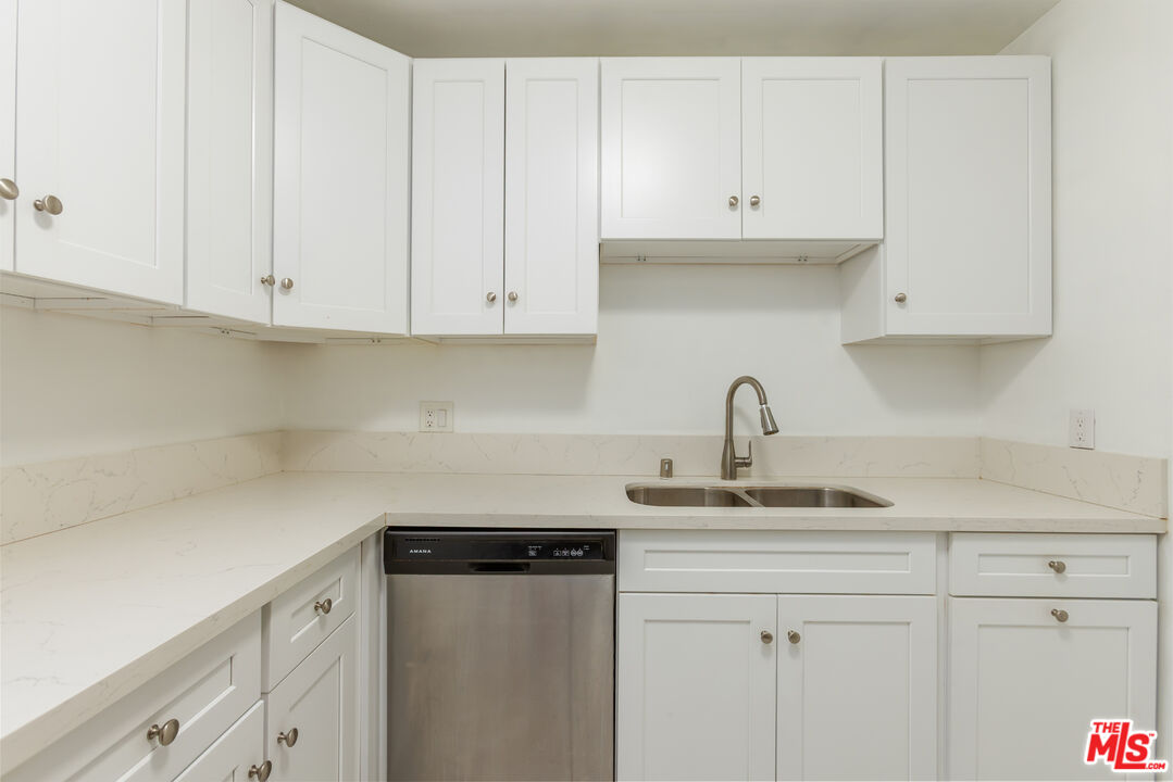 912 Hilldale Ave Unit: 2