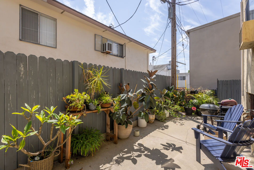 912 Hilldale Ave Unit: 2