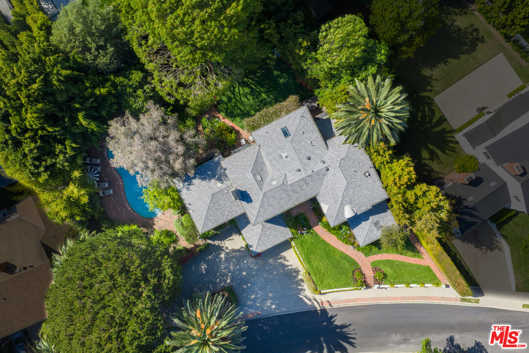 160 Bronwood Ave