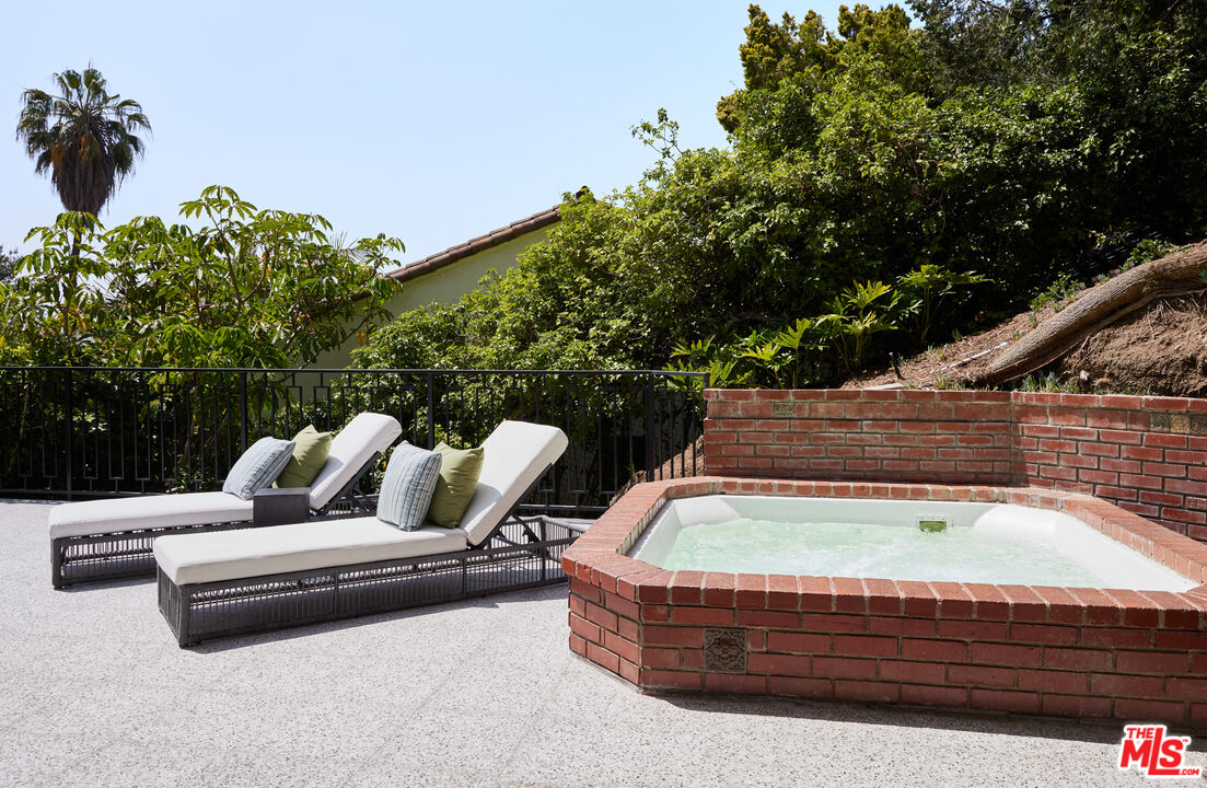 1341 Sierra Alta Way