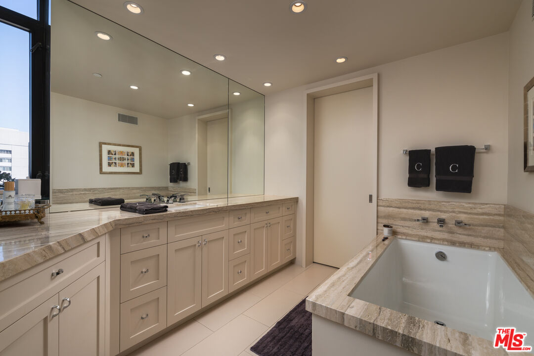 10375 Wilshire Blvd Unit: 14HK