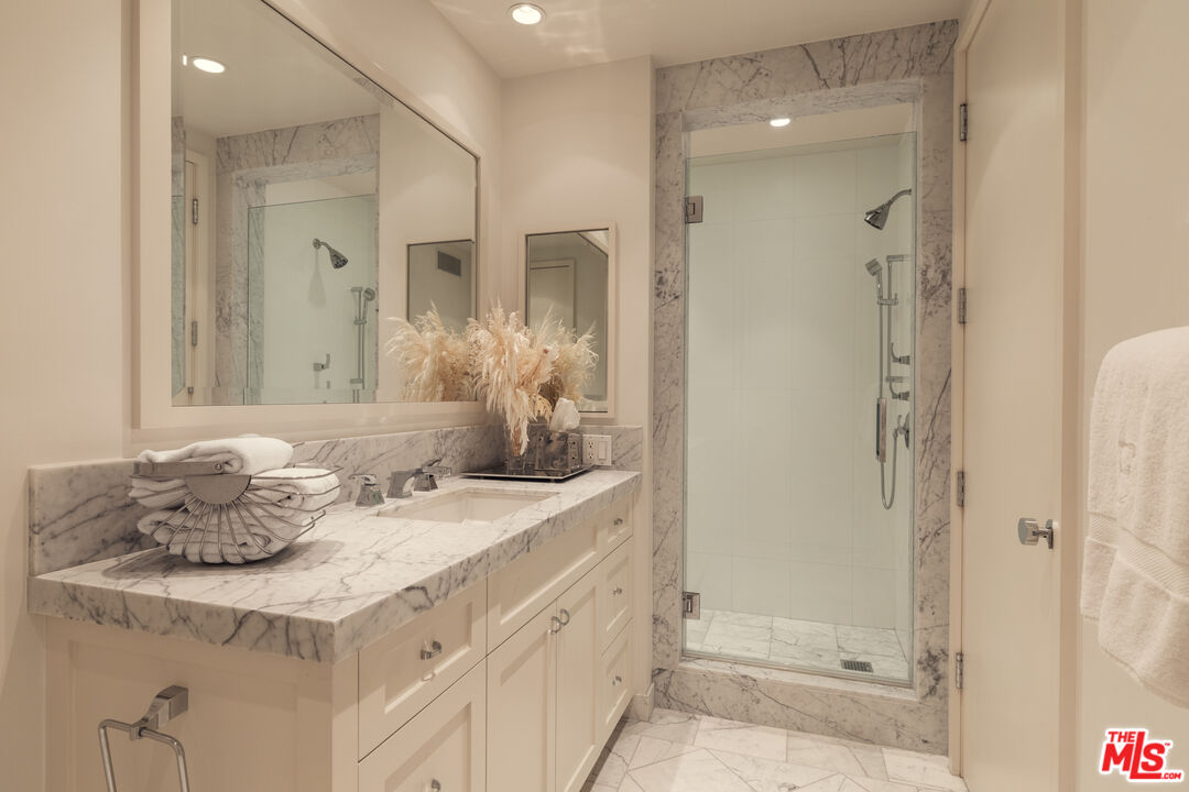 10375 Wilshire Blvd Unit: 14HK