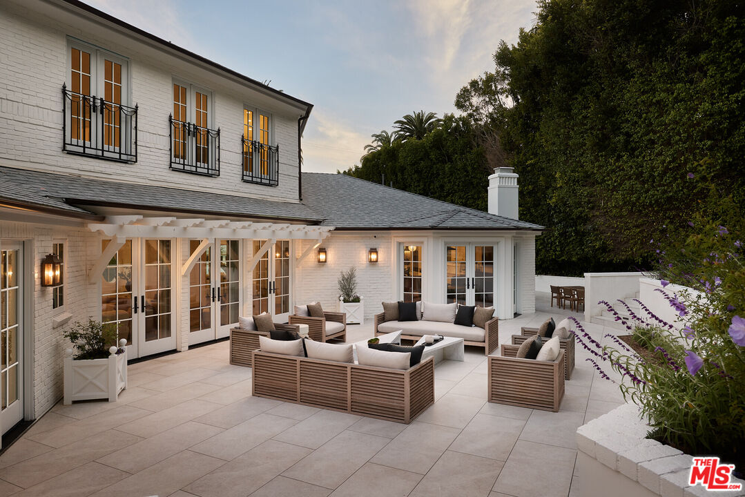 31 Oakmont Dr
