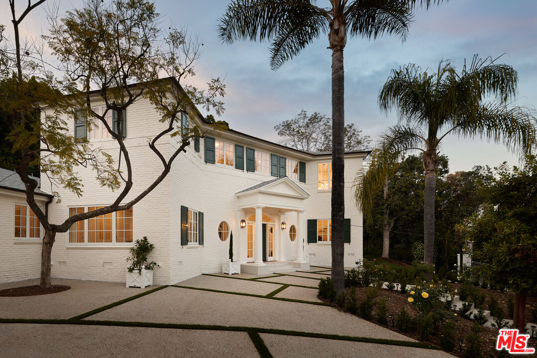 31 Oakmont Dr