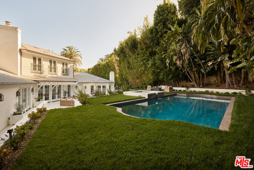 31 Oakmont Dr
