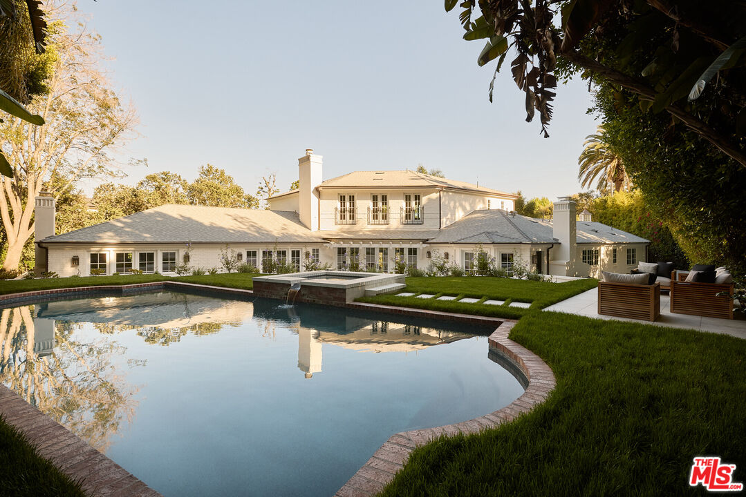 31 Oakmont Dr