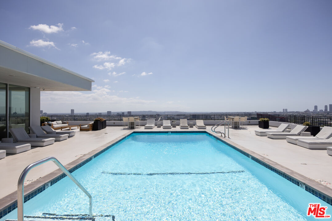 1100 Alta Loma Rd Unit: 504