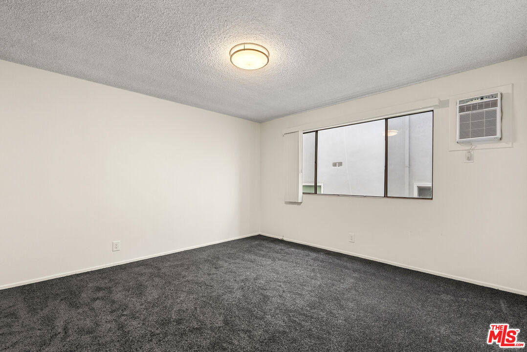 929 N San Vicente Blvd Unit: 4
