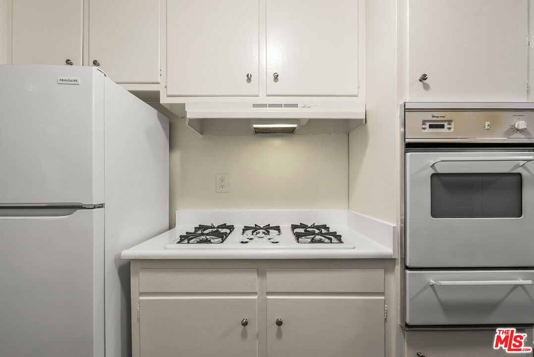 929 N San Vicente Blvd Unit: 4