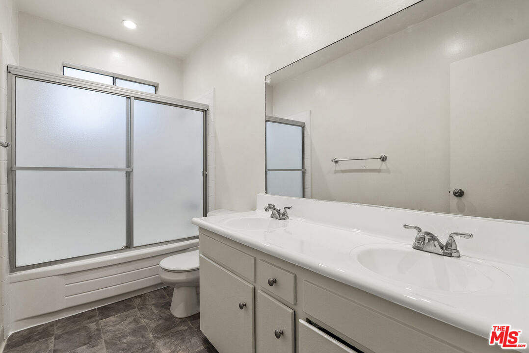 929 N San Vicente Blvd Unit: 4
