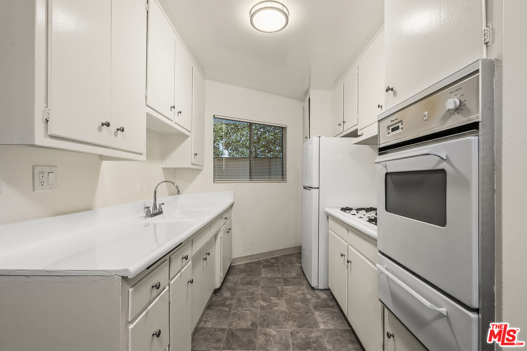 929 N San Vicente Blvd Unit: 4