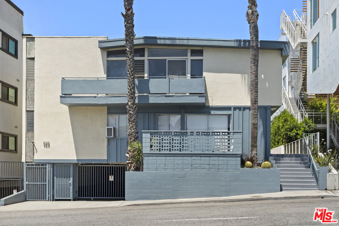 929 N San Vicente Blvd Unit: 4