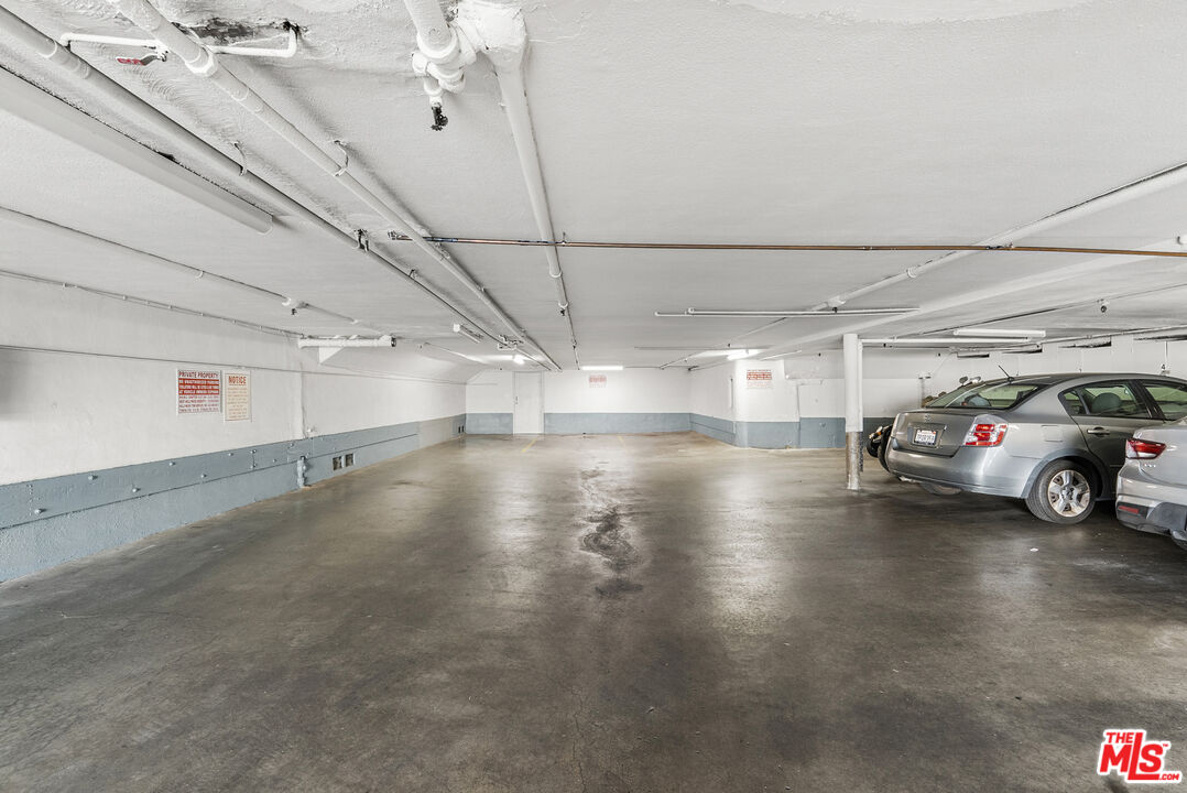 929 N San Vicente Blvd Unit: 4