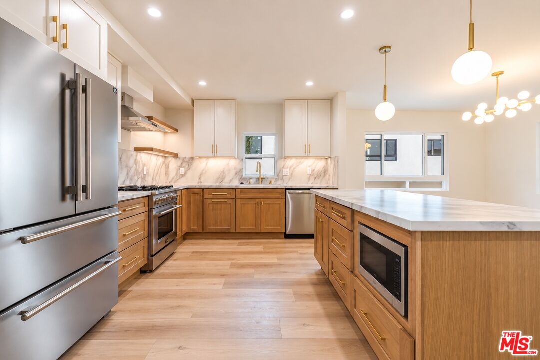 7964 Norton Ave