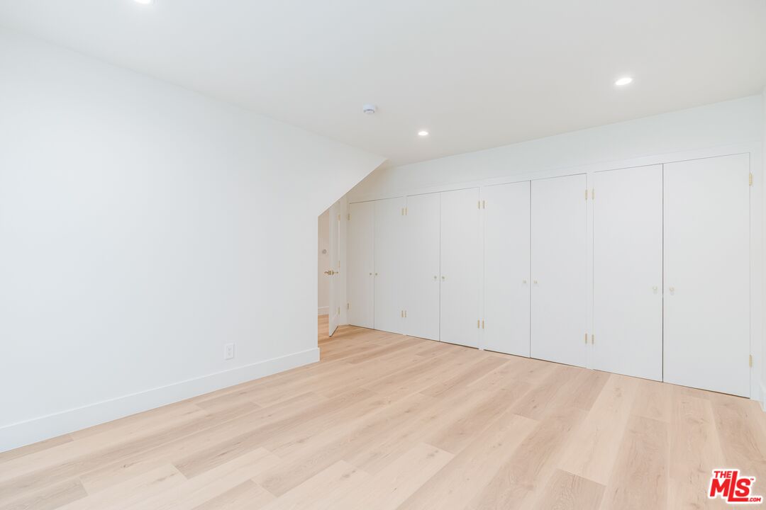 7964 Norton Ave
