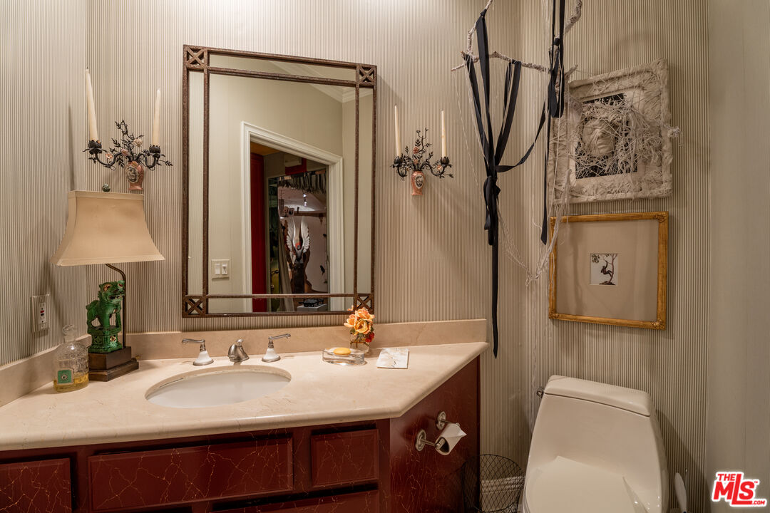 128 N Swall Dr Unit: 108