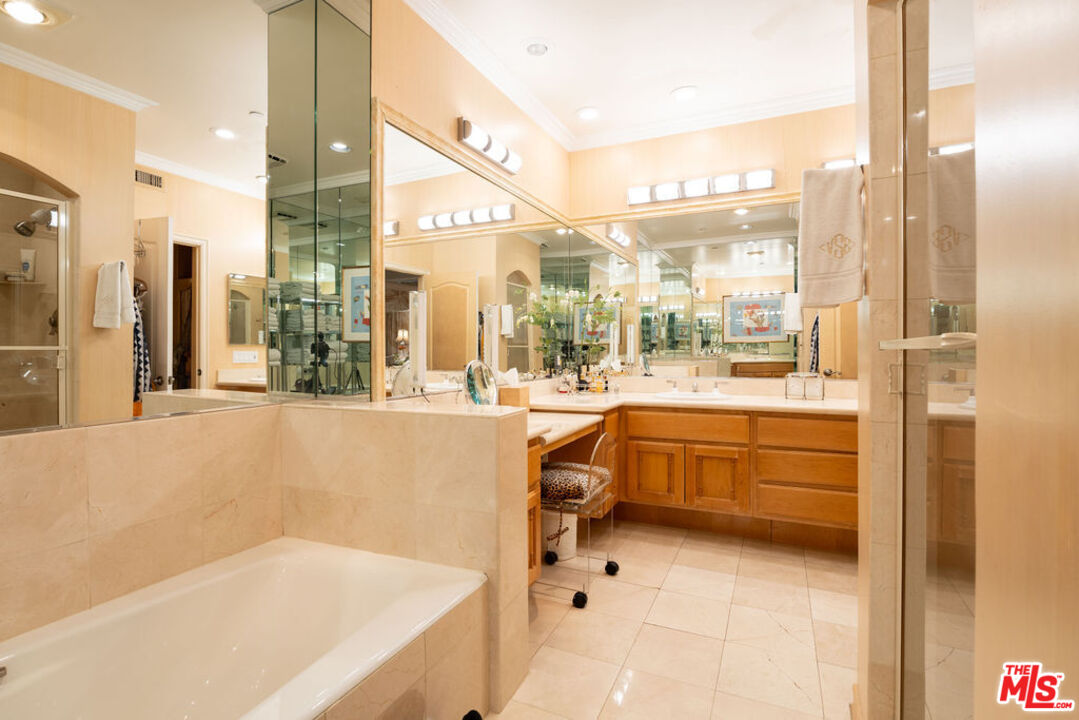 128 N Swall Dr Unit: 108