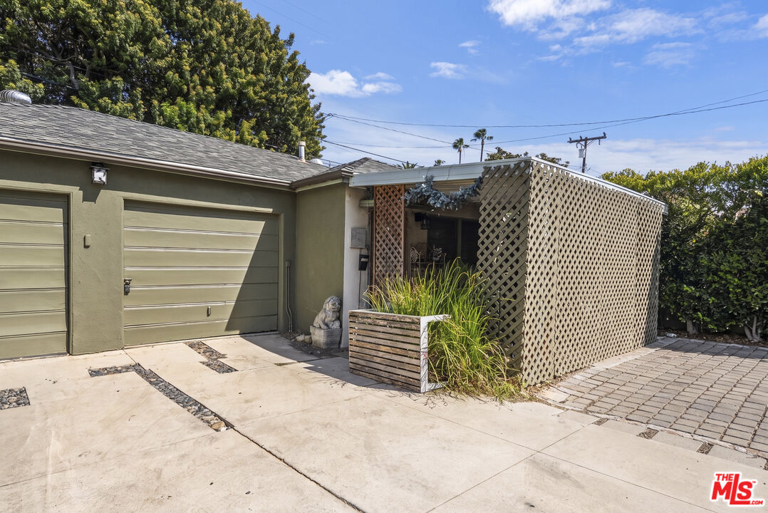 350 N San Vicente Blvd