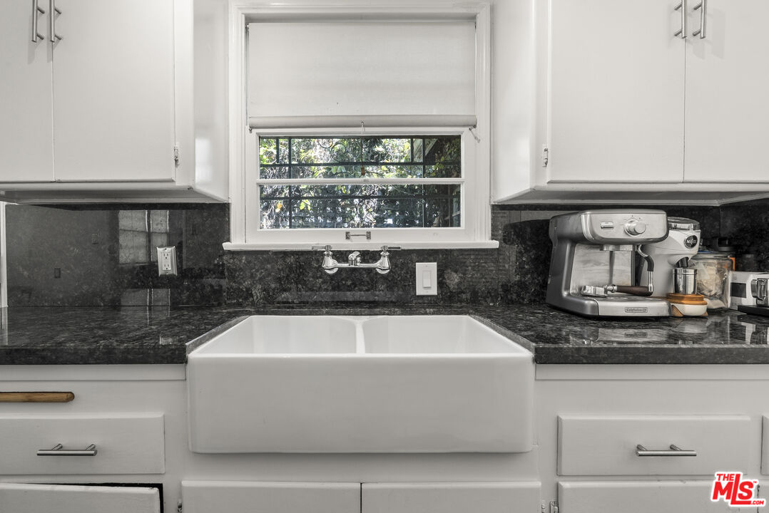 350 N San Vicente Blvd