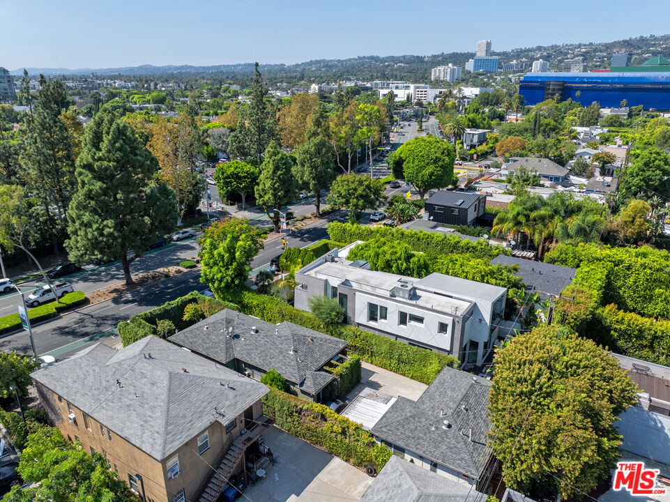 350 N San Vicente Blvd