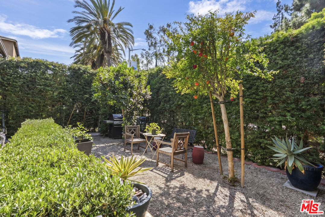 350 N San Vicente Blvd