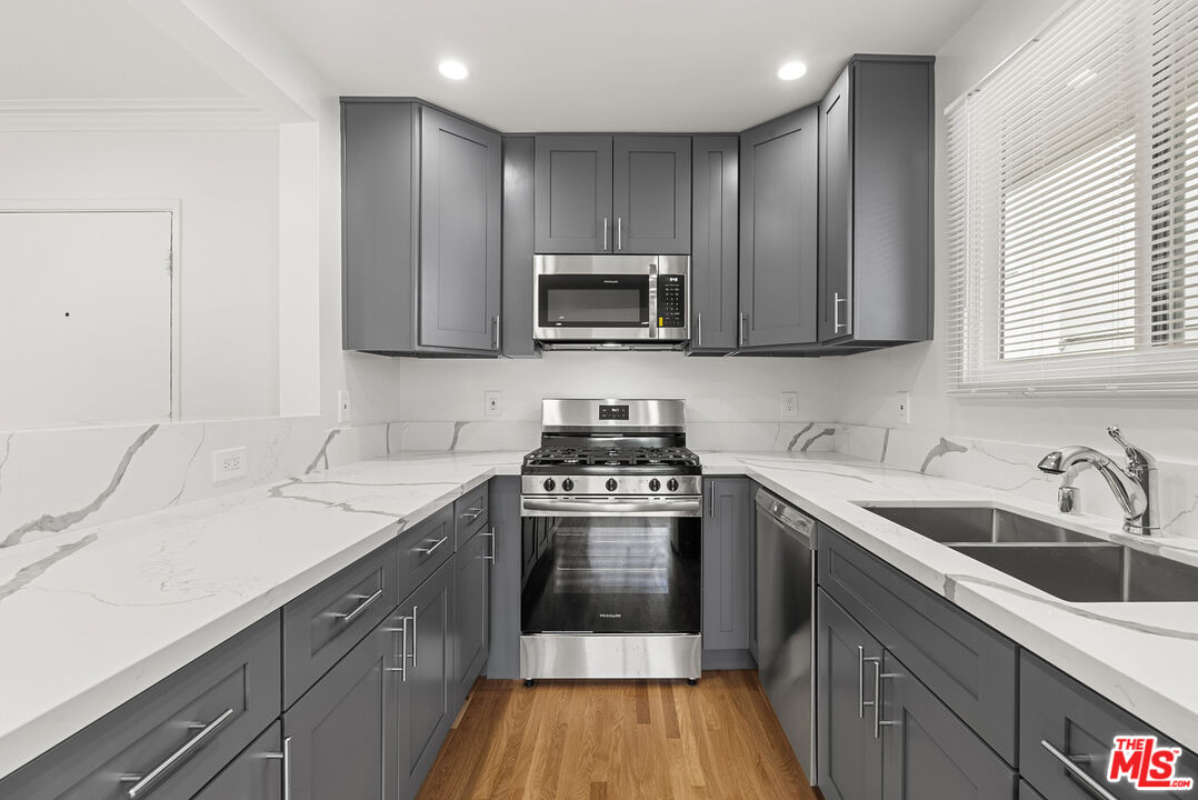 1235 N Harper Ave Unit: 29