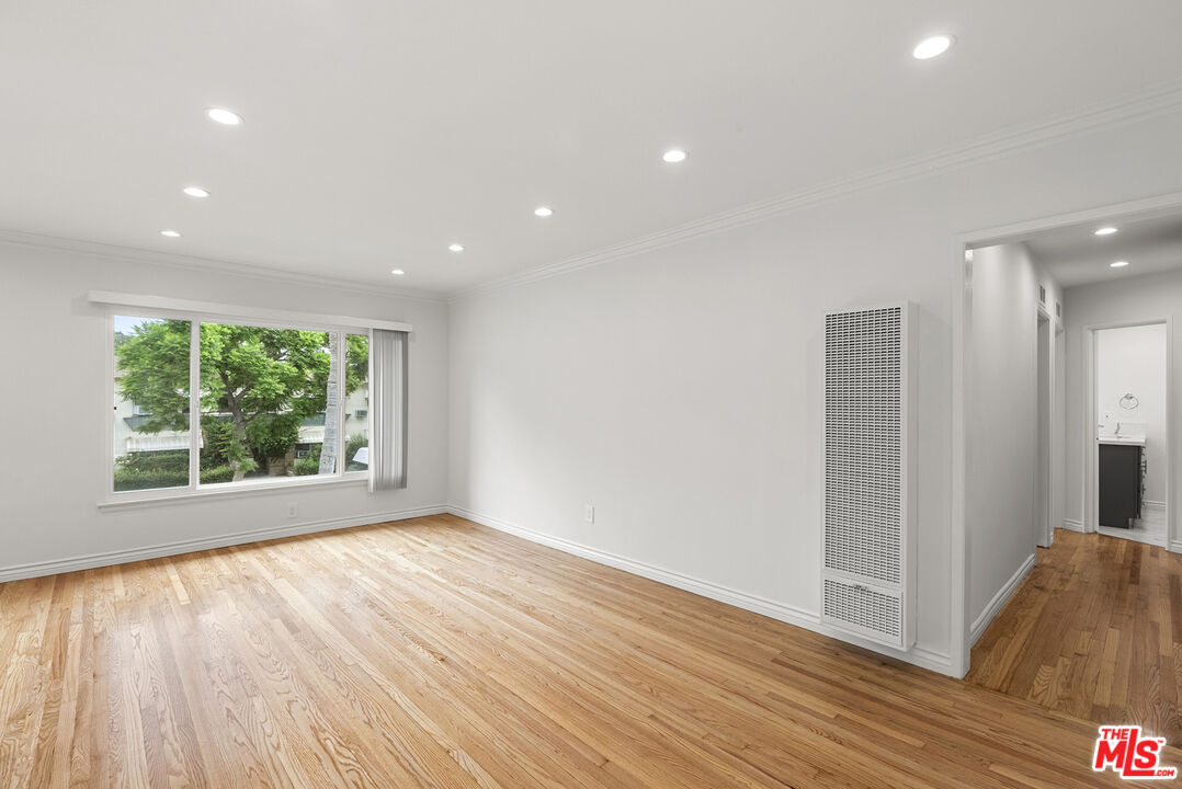 1235 N Harper Ave Unit: 29