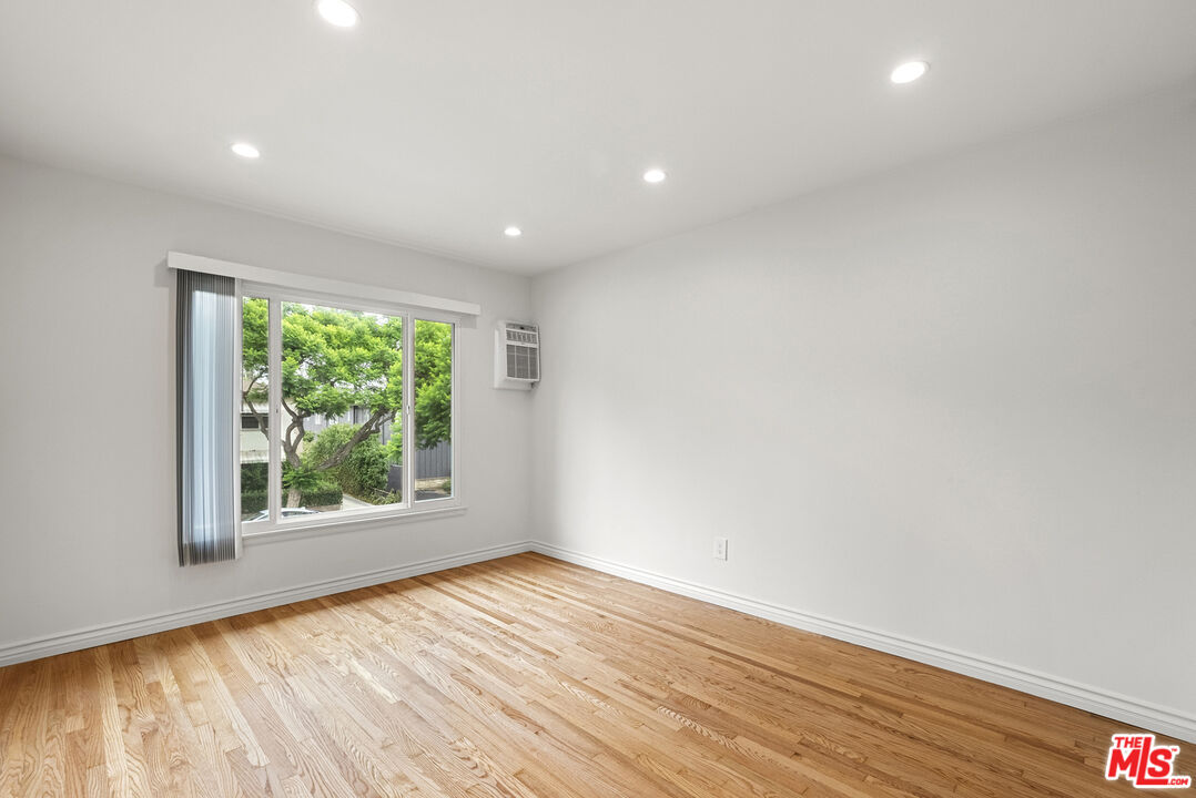 1235 N Harper Ave Unit: 29