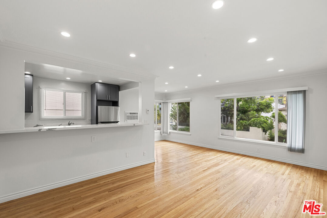 1235 N Harper Ave Unit: 29