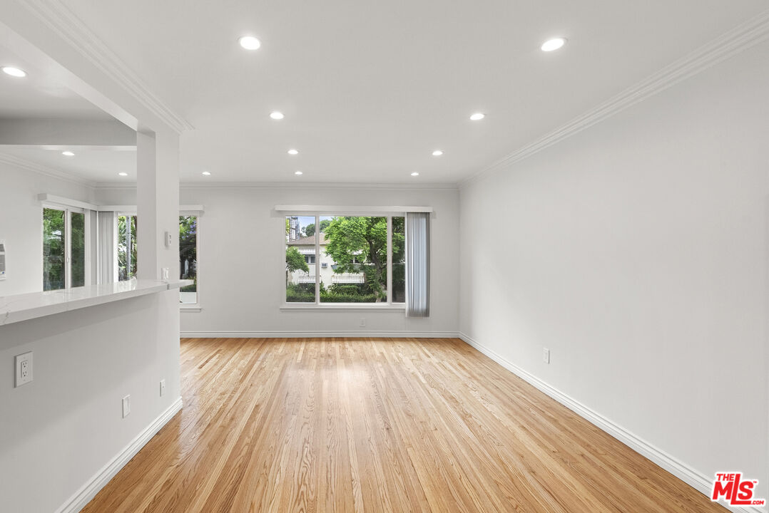 1235 N Harper Ave Unit: 29