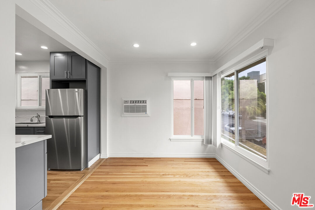1235 N Harper Ave Unit: 29