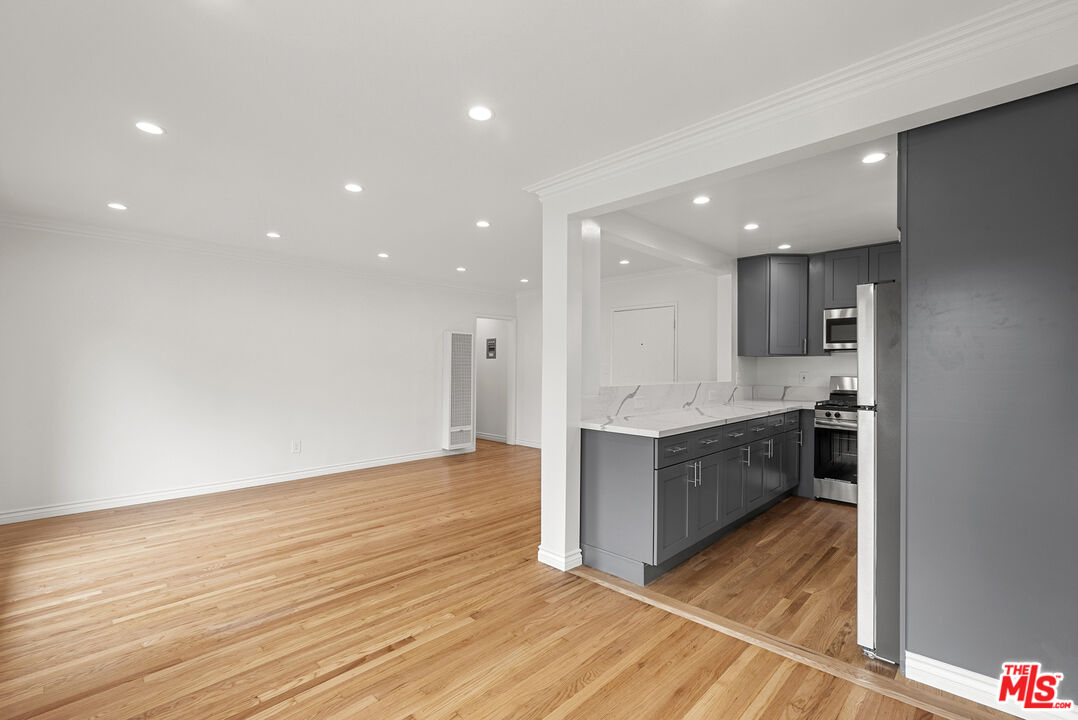 1235 N Harper Ave Unit: 29
