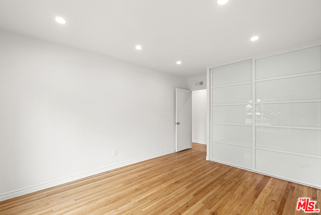 1235 N Harper Ave Unit: 29