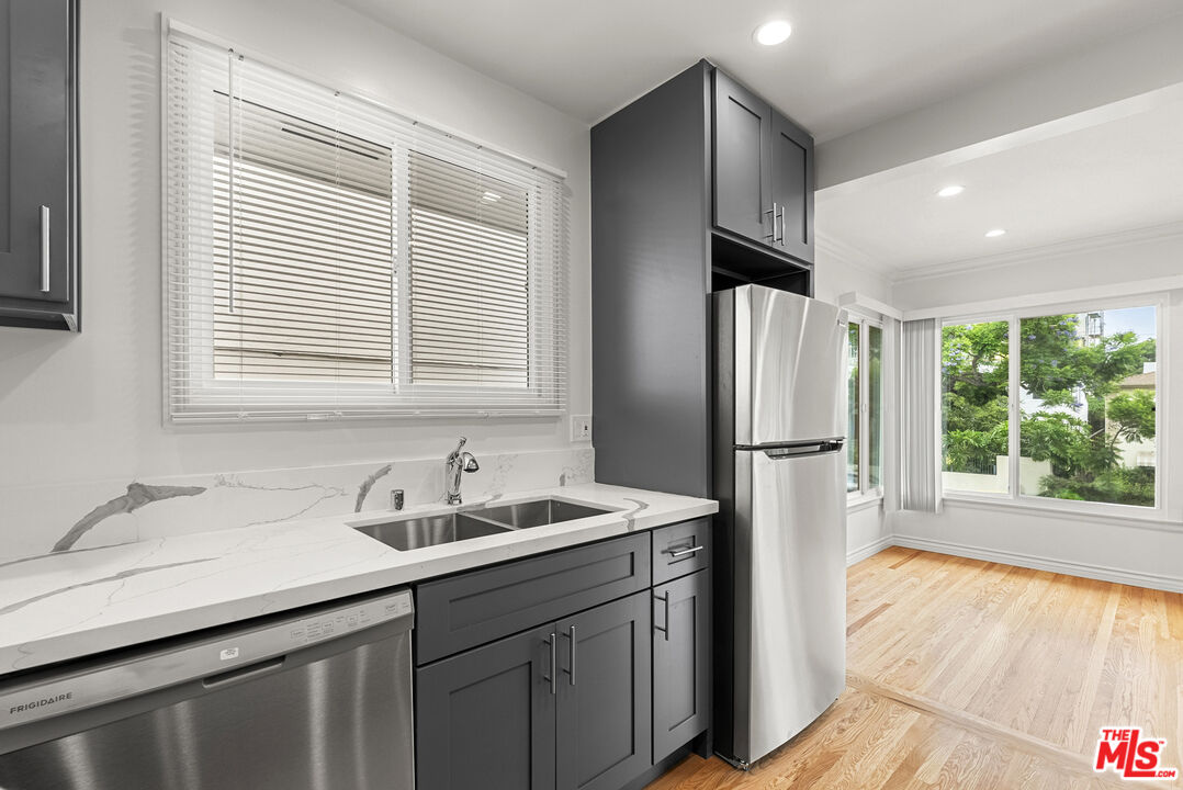 1235 N Harper Ave Unit: 29