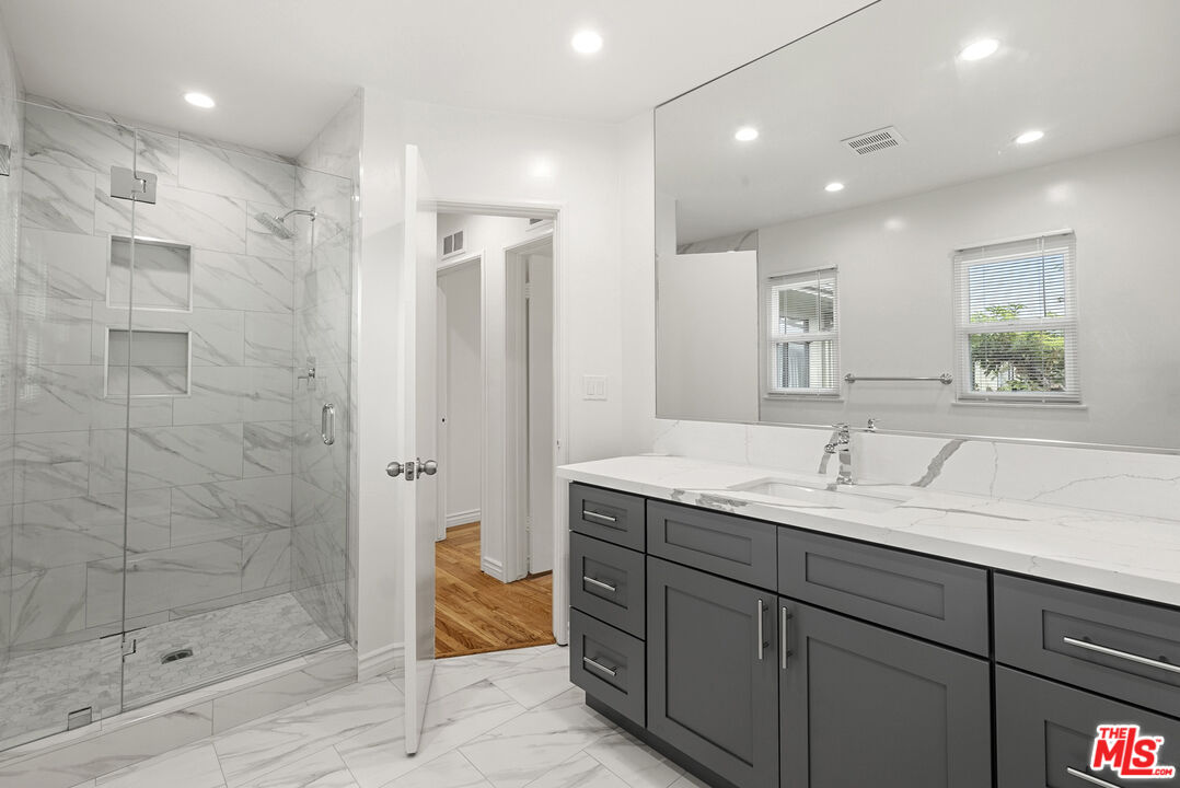 1235 N Harper Ave Unit: 29