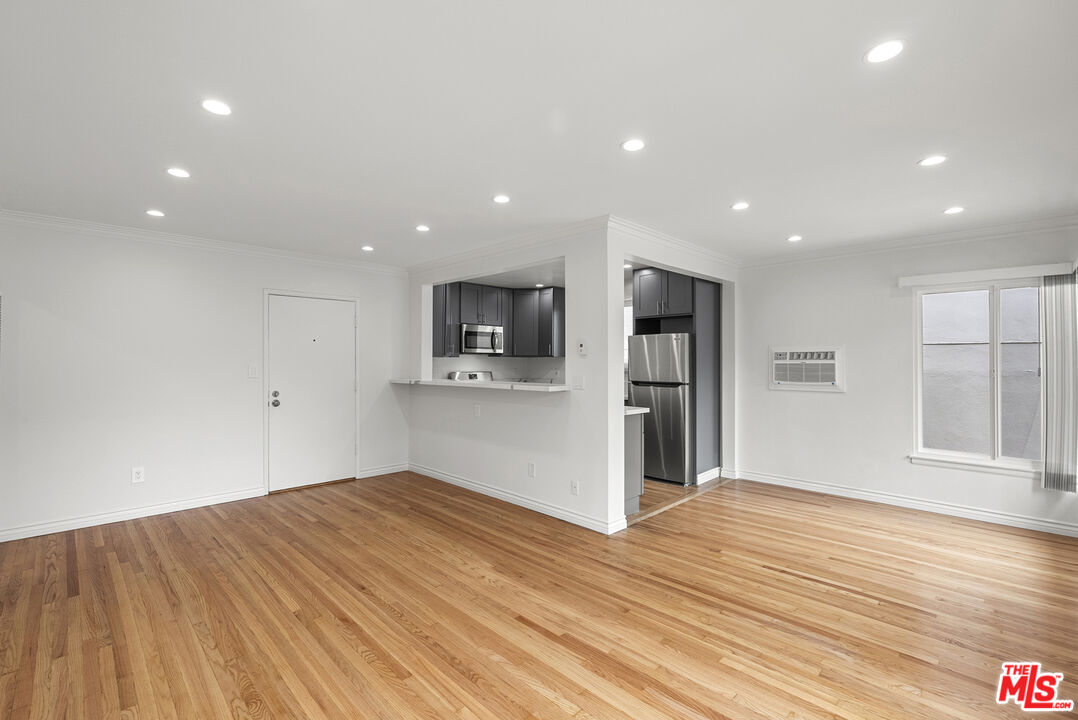 1235 N Harper Ave Unit: 29