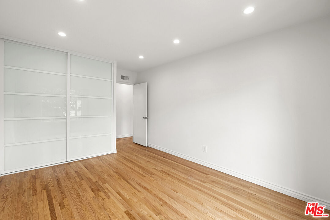 1235 N Harper Ave Unit: 29