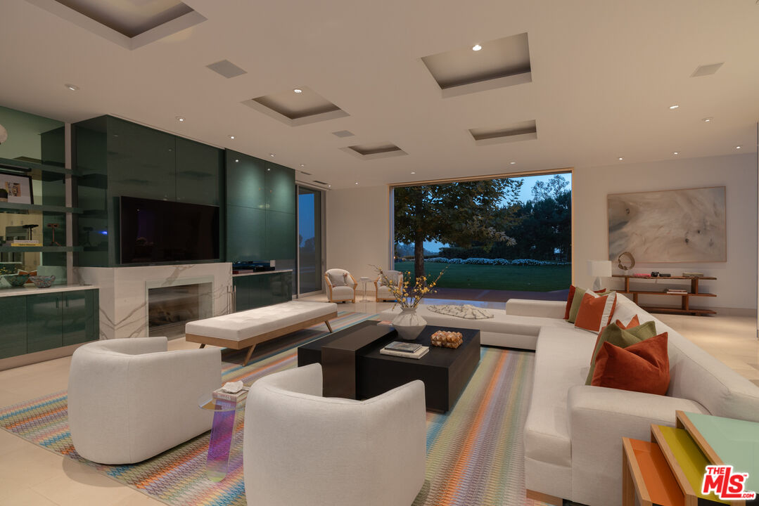 652 Chautauqua Blvd