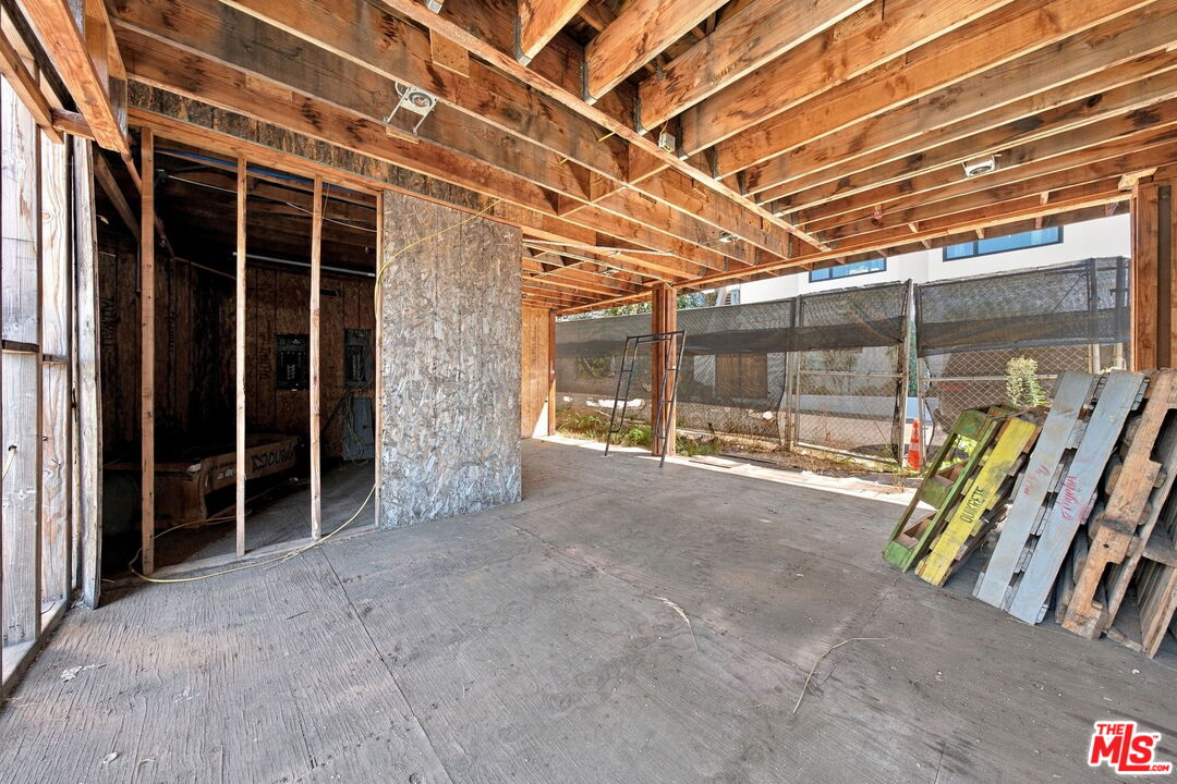 1688 Sunset Plaza Dr