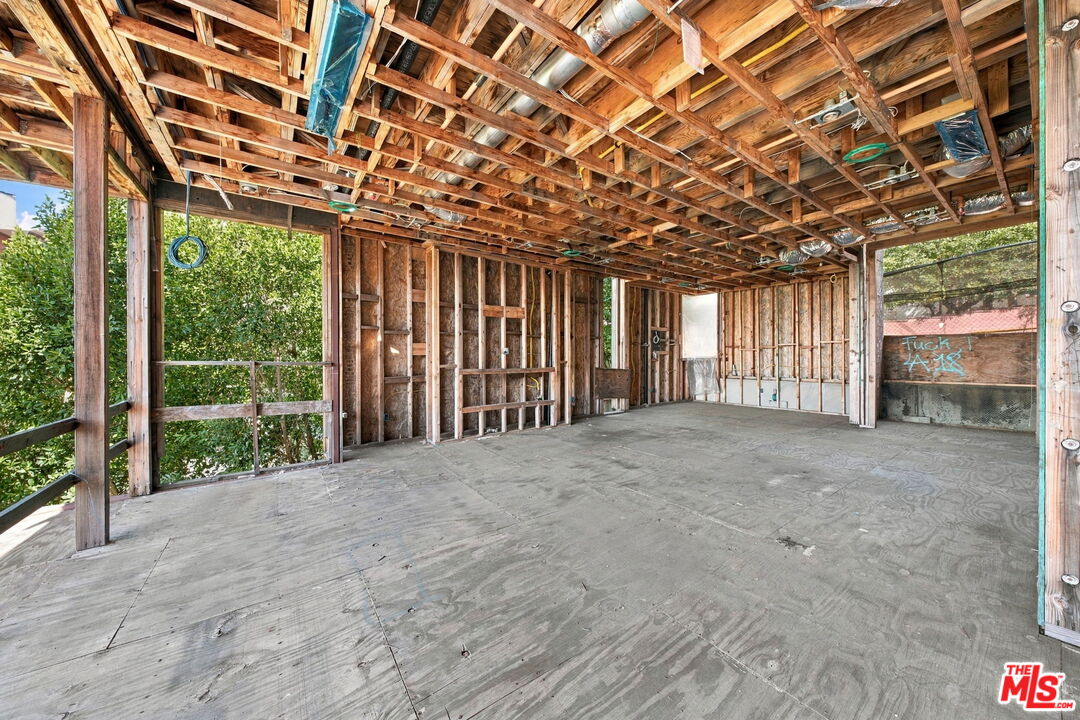 1688 Sunset Plaza Dr