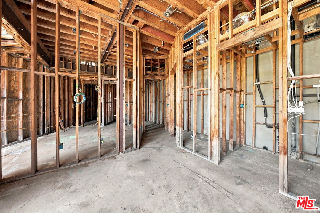 1688 Sunset Plaza Dr