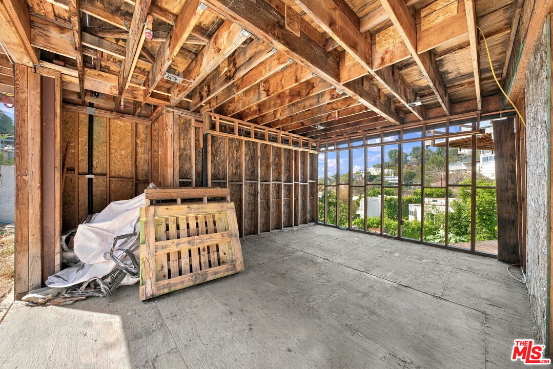 1688 Sunset Plaza Dr
